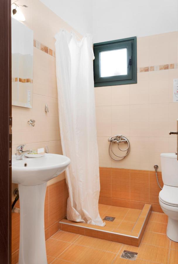 Hotel Limnaio à Khrisokhórafa Extérieur photo